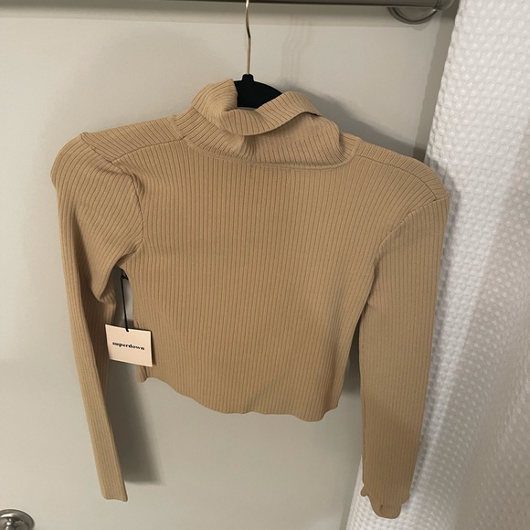 Revolve top!! - Picture 7 of 7